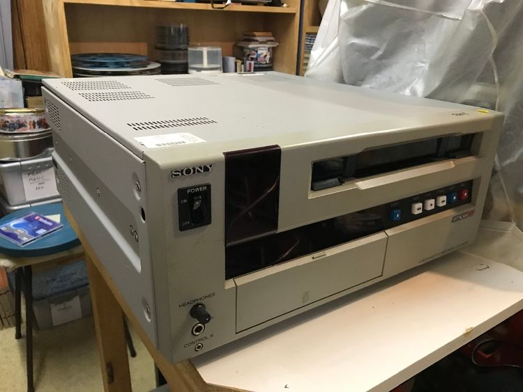 Sony UVW-1800 Betacam SP Videocassette Recorder Player