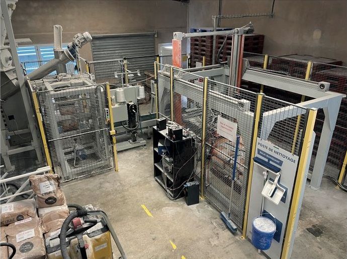 Complete and compact bagging line