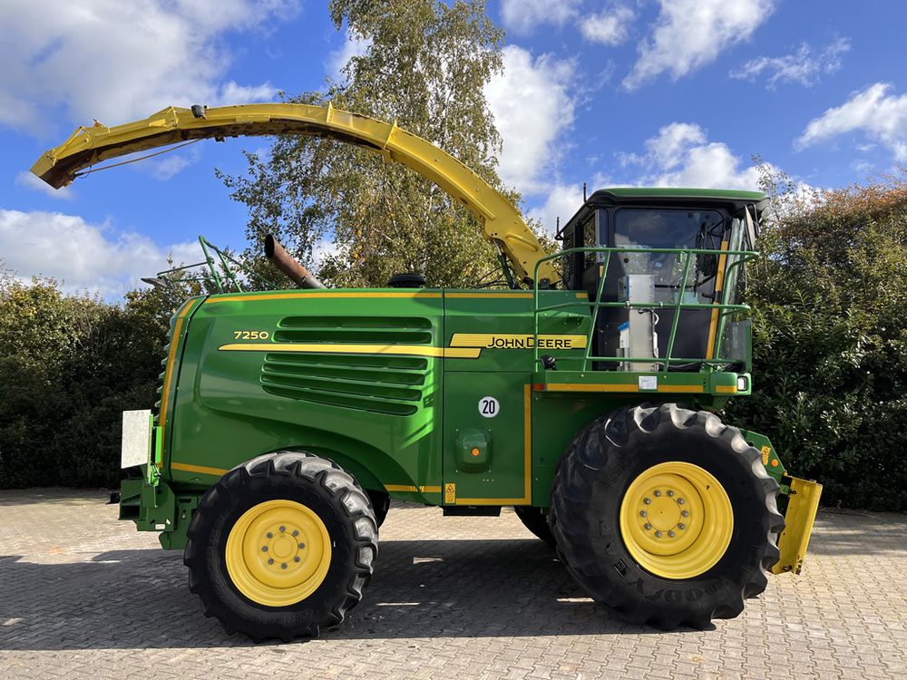 John Deere 7250 Self-Propelled Forage Harvester