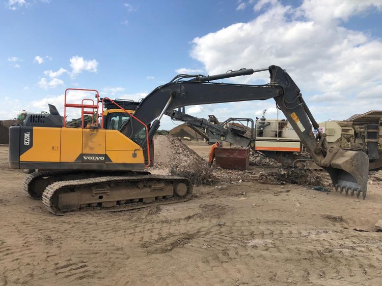 Volvo EC220EL Tracked Excavator