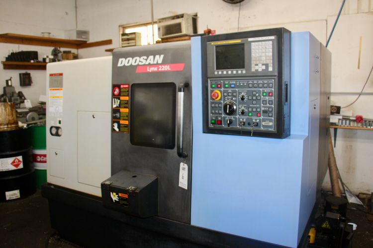 Doosan FANUC OITC CNC CONTROL 4000 RPM LYNX 220LC 2 Axis