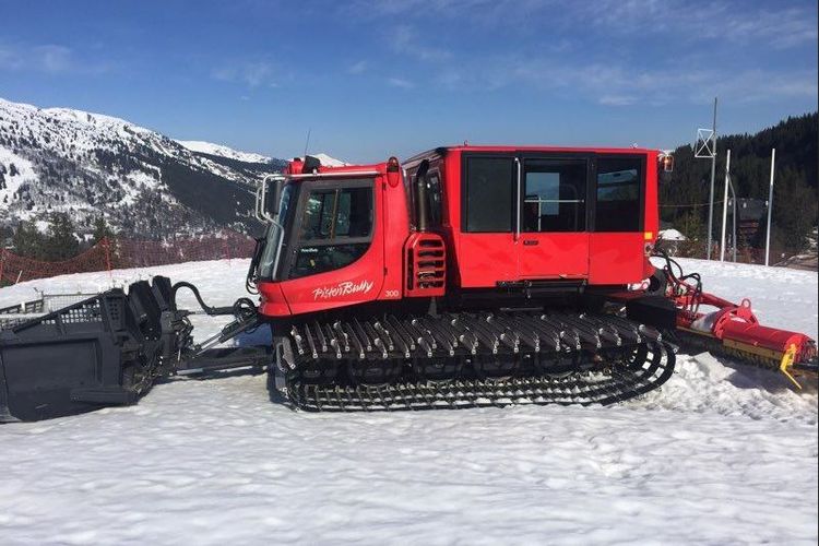 Pistenbully 300 snow groomer with 20-person cabin