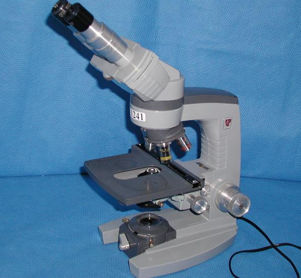 American Optical 1036A, Microscope