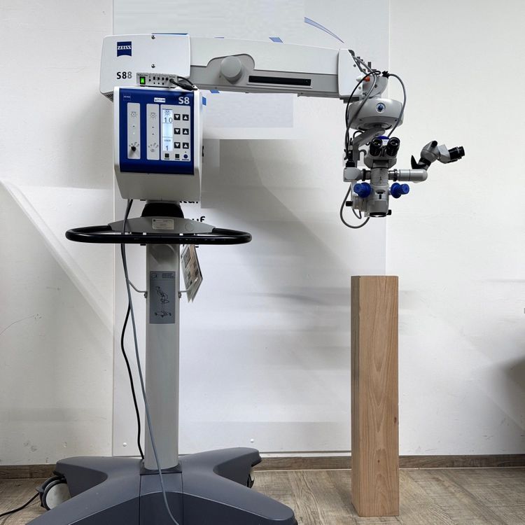 ZEISS Lumera T Surgical Microscope