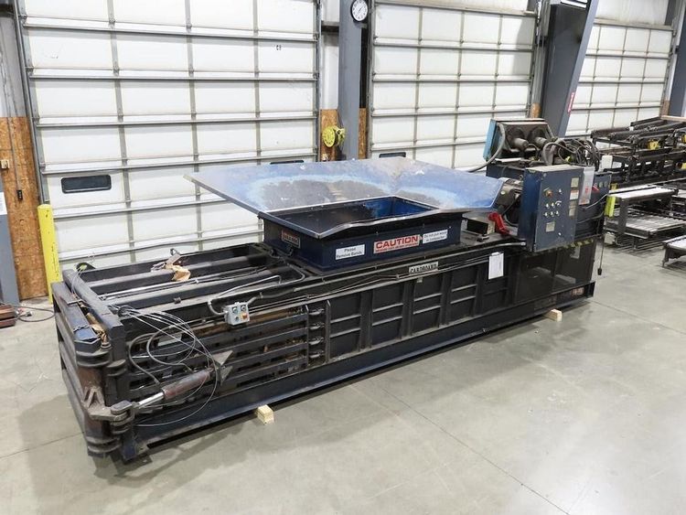 HCE 4872 Closed Door Horizontal Baler