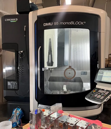 DMG MORI DMU 95 MONOBLOCK 5  Axis