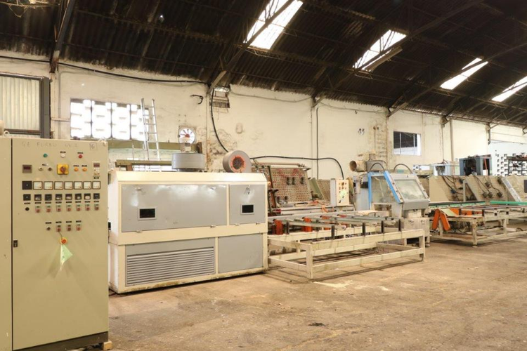 90º MOLDING VARNISHING LINE