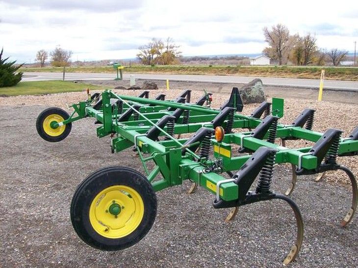 John Deere 610 Chisel Plows