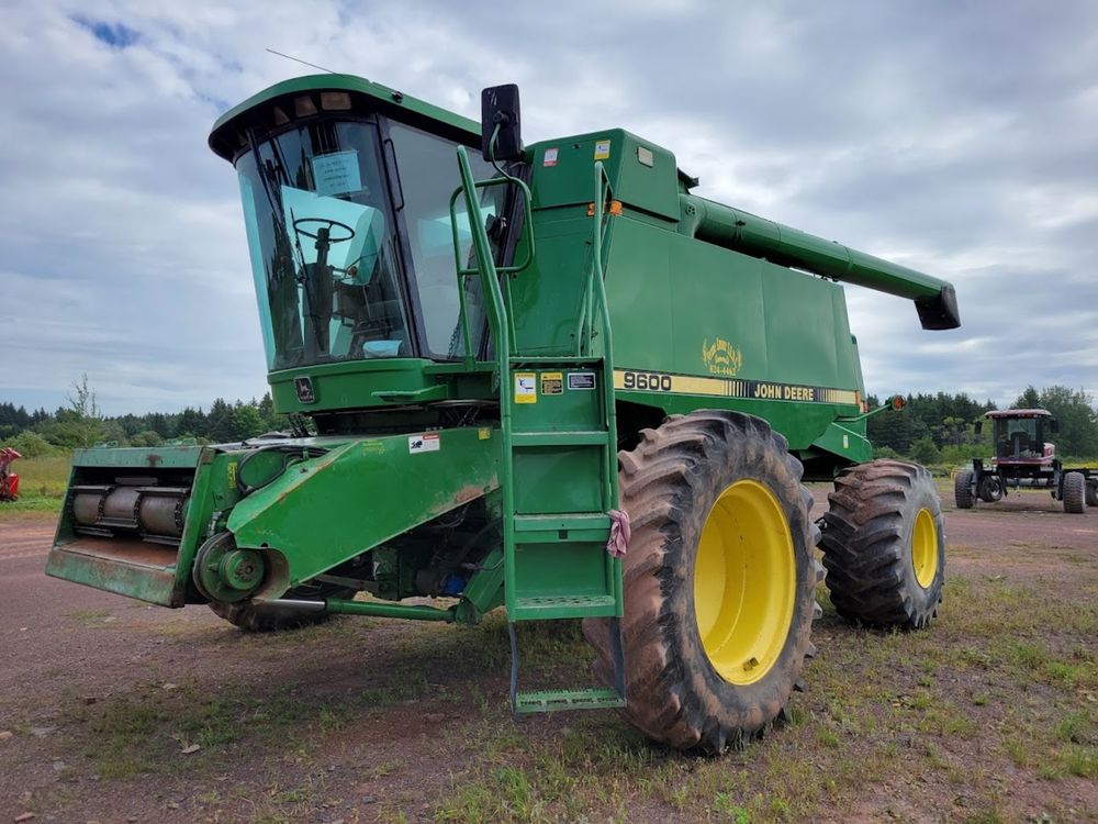 John Deere 9600 Combine 5652