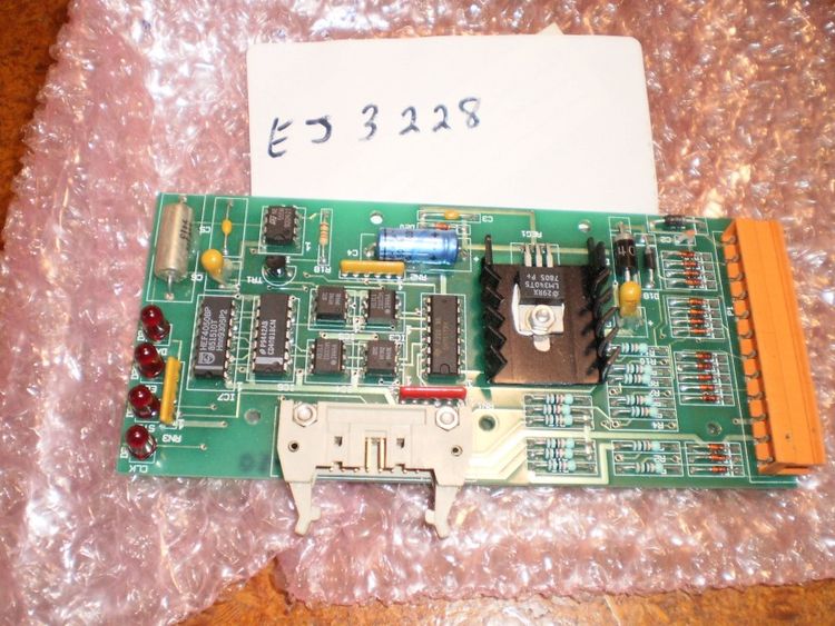 3 Bonas EJ3228, Circuit Boards