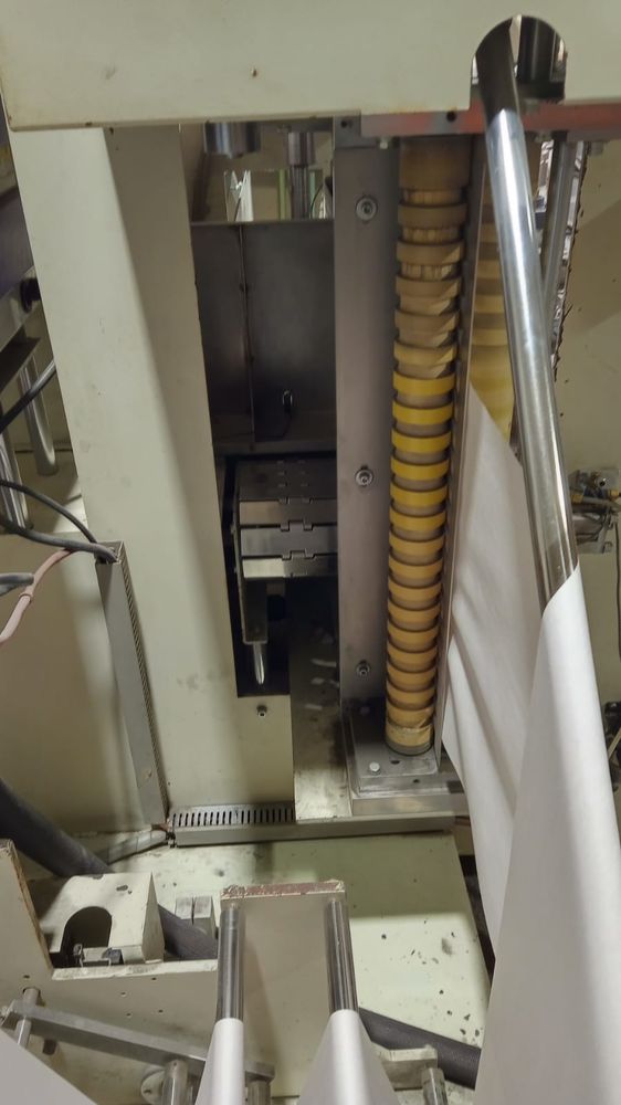 Wuu Sheng Machinery AUTOMATIC PAPER WRAPPING MACHINE FOR V FOLD WRAPPING