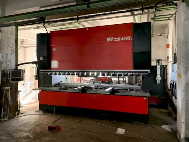 Amada HFP NT 220-4L 2200 kN