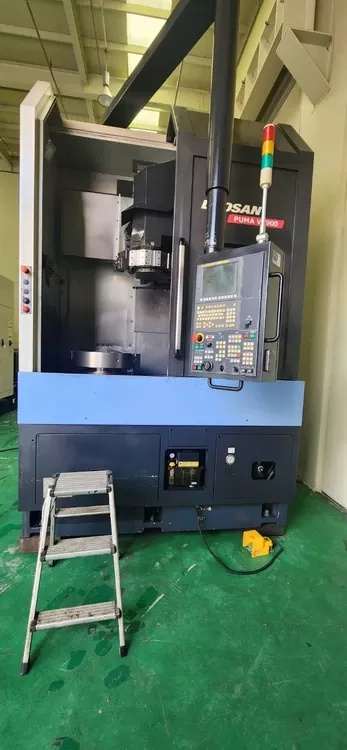 Doosan VT 900 Swing Diameter 39.4"