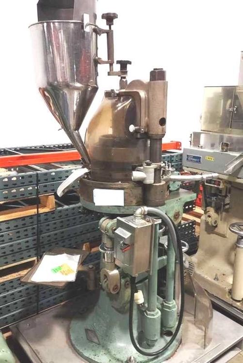 Manesty D3B-16 Station Rotary Tablet Press