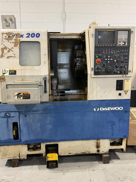 Doosan Fanuc Series 21-T Variable Speed Lynx 200A 1998 3 Axis
