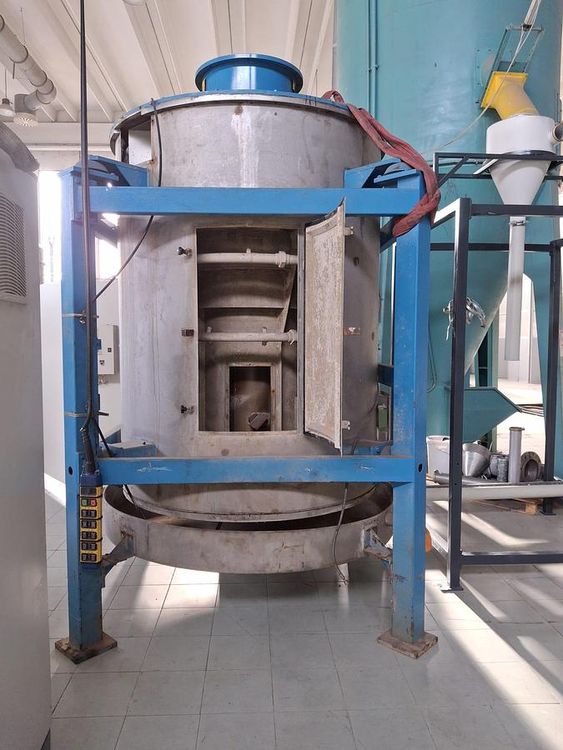 Amut Vertical centrifugal dryer under refurbishing
