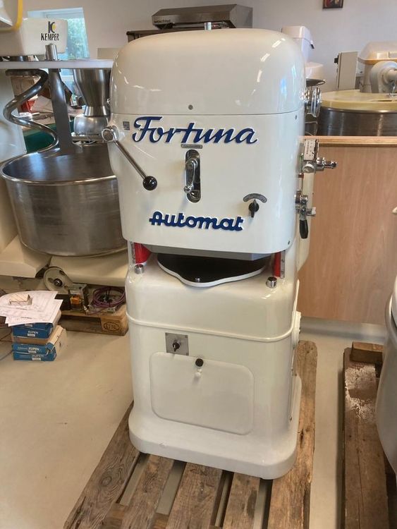 Fortuna Automatic Bread Roll Press