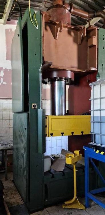 Ponar Zywiec PHM 400 Hydraulic press 400 tons, table 1200 x 1200mm