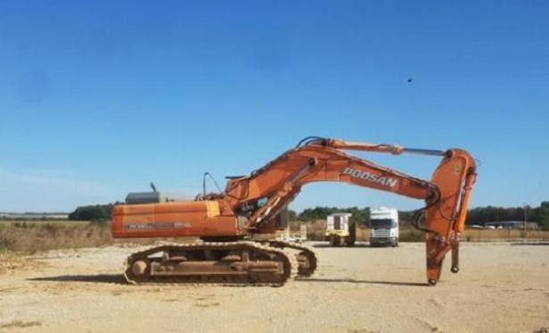 Doosan DX 480 LC Tracked excavators
