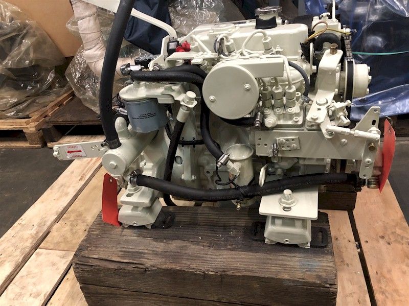Universal M320B Marine Diesel Engine
