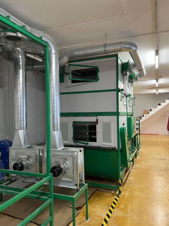 Filling machine for pillows and mattresses