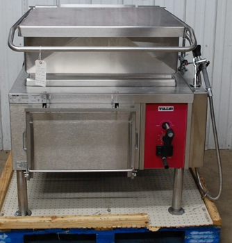 Vulcan VG30 Natural Gas 30 Gallon Tilt Skillet Braising Pan
