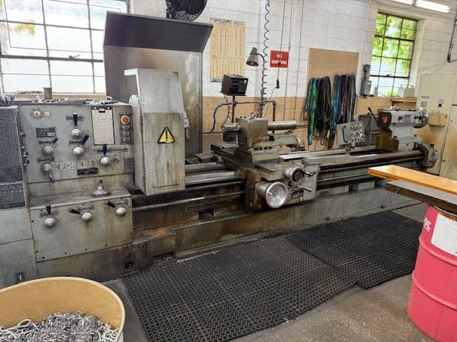 Poreba Engine Lathe 900 rpm (21 speeds) TRP93X3M