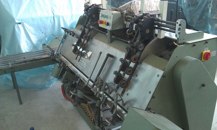 Kolbus KB 400 Bookend gluing machine