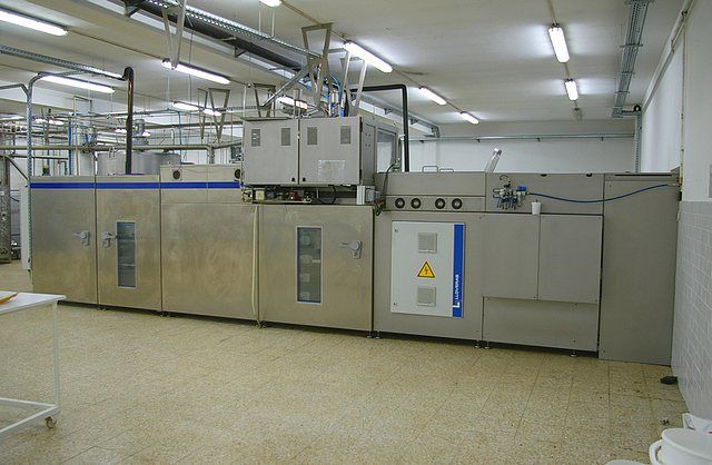 Lloveras Sima 400 Complete chocolate moulding line