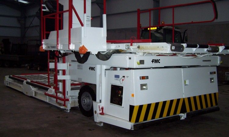 FMC Commander 15 Aircraft cargo loader