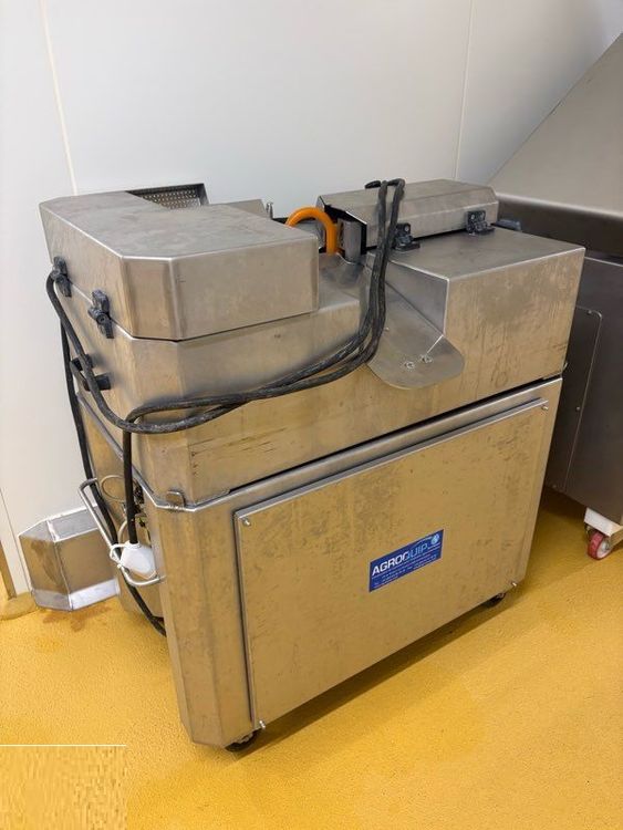 Sausage tying machine for sausages and salami