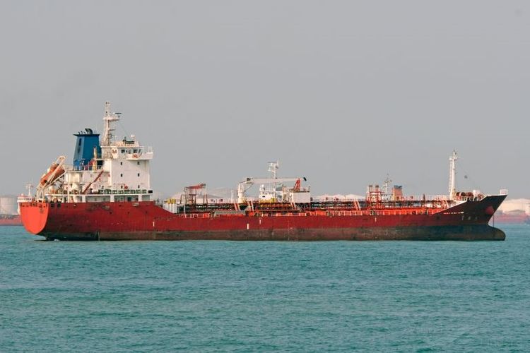 Oil Tanker, Double Hull dwt 9220 on 7.5m