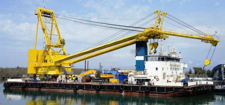 250-tonne Self-Propelled Revolving Floating Crane