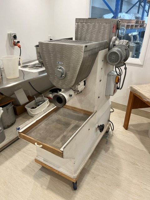 La Parmigiana D.65DV.AL.VA.TE Pasta Extruder and Mixer