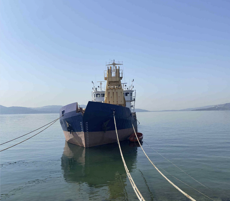 Grab Hopper Split Barge Dredger Tonnage: 1736 t.