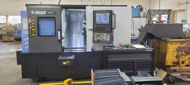 Doosan FANUC I SERIES CONTROL 4500 RPM DN SOLUTIONS LYNX 2100LYB 5 Axis