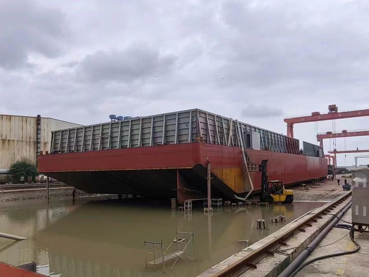 330FT DECK BARGE