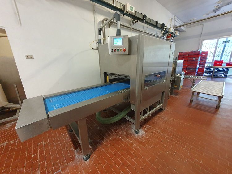 Vacuum packaging machine