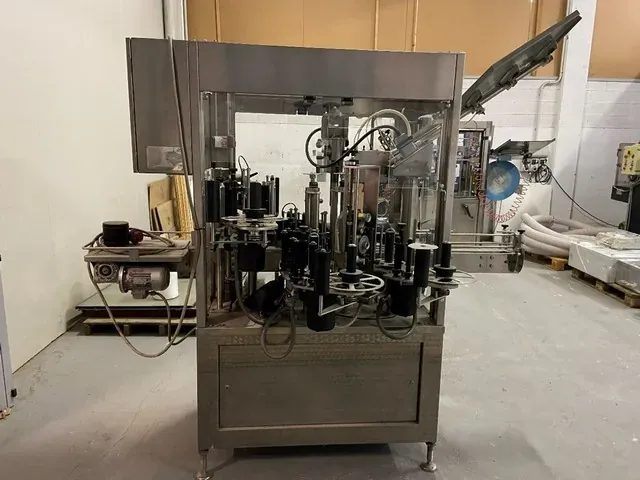 GAI 6006 Capsuling machine with labeller