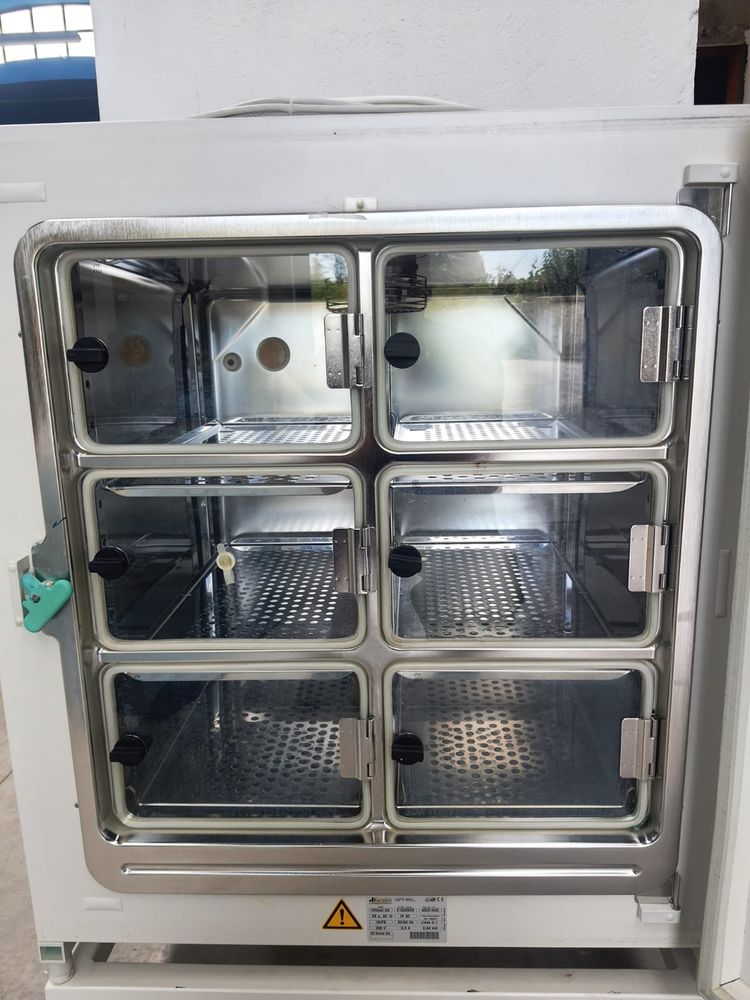 Thermo Scientific Heracell 240 CO2 Incubator