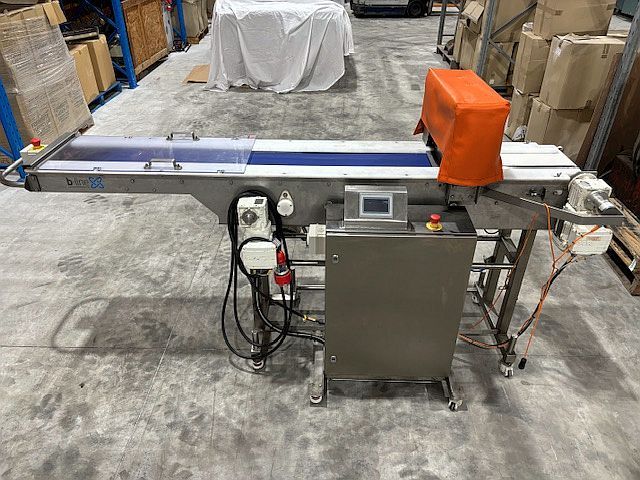 Concept Solutions MOBILE RETRACTABLE B-LINE CONVEYOR WITH GUILLOTINE