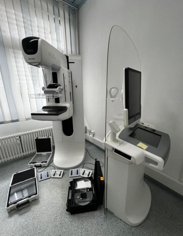 Hologic Dimensions 3D Tomo Mammo