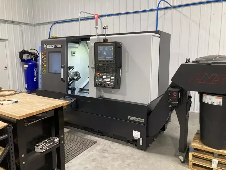 Fanuc CNC Control 4,500 RPM DN SOLUTIONS LYNX-2100LYB 3 Axis