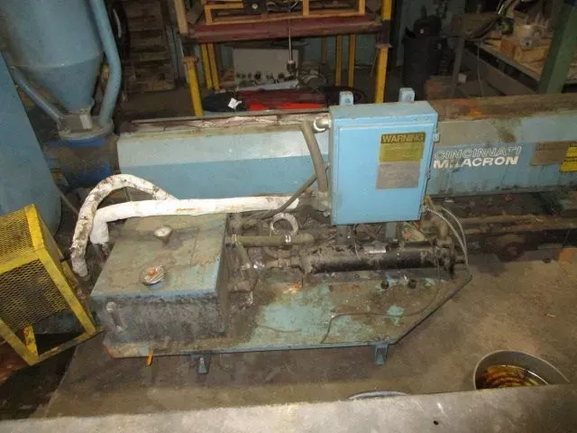 Cincinnati Milacron 3.5" extruder