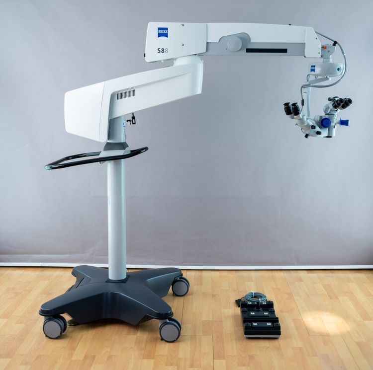 ZEISS OPMI Visu 210 S88 Ophthalmic Operating Microscope