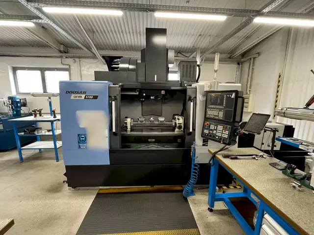 Doosan DNM 5700 3 Axis