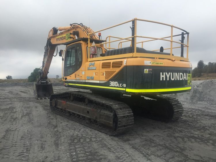 Hyundai R380LC-9 Tracked Excavator