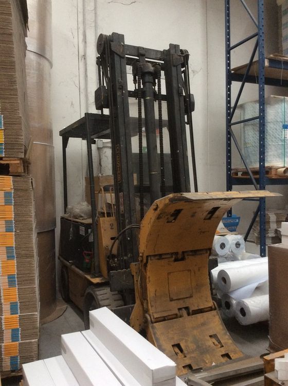 electrical forklift with reel clamp