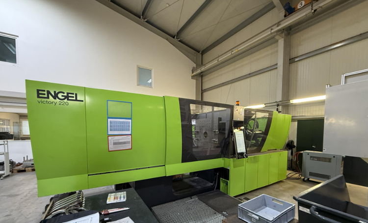 Engel Victory 750/220 spex 220 T