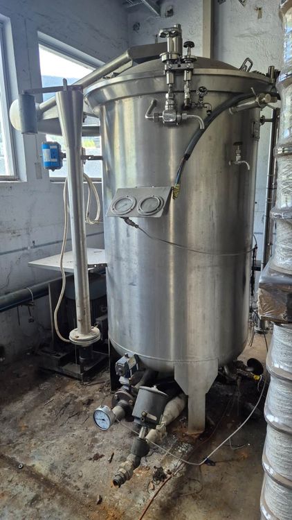 Dyeing machine without electrical closet